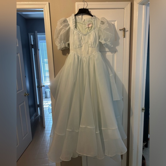 NWOT Portrait of a Lady Gown - Picture 2 of 4